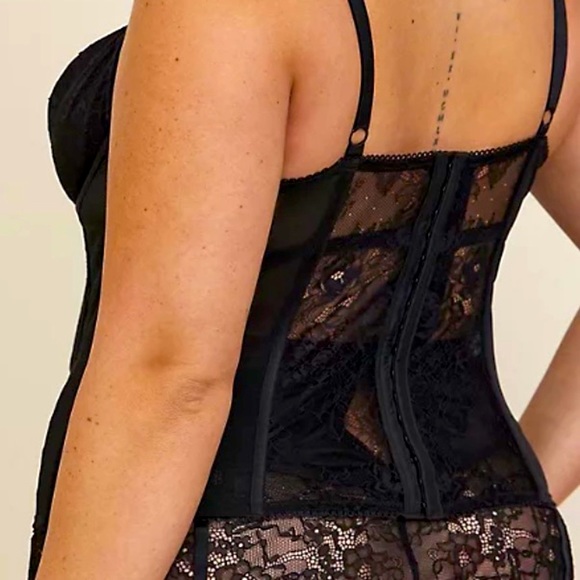Torrid Strappy Underwire Lace Bustier! NWT! Sizes 0X & 5X - Picture 3 of 4